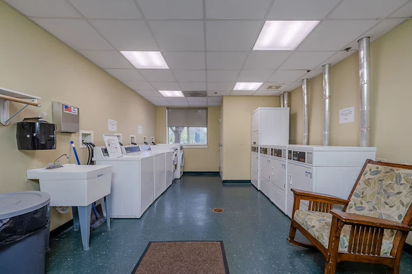 Image of Wood Glen Senior Residences (3)