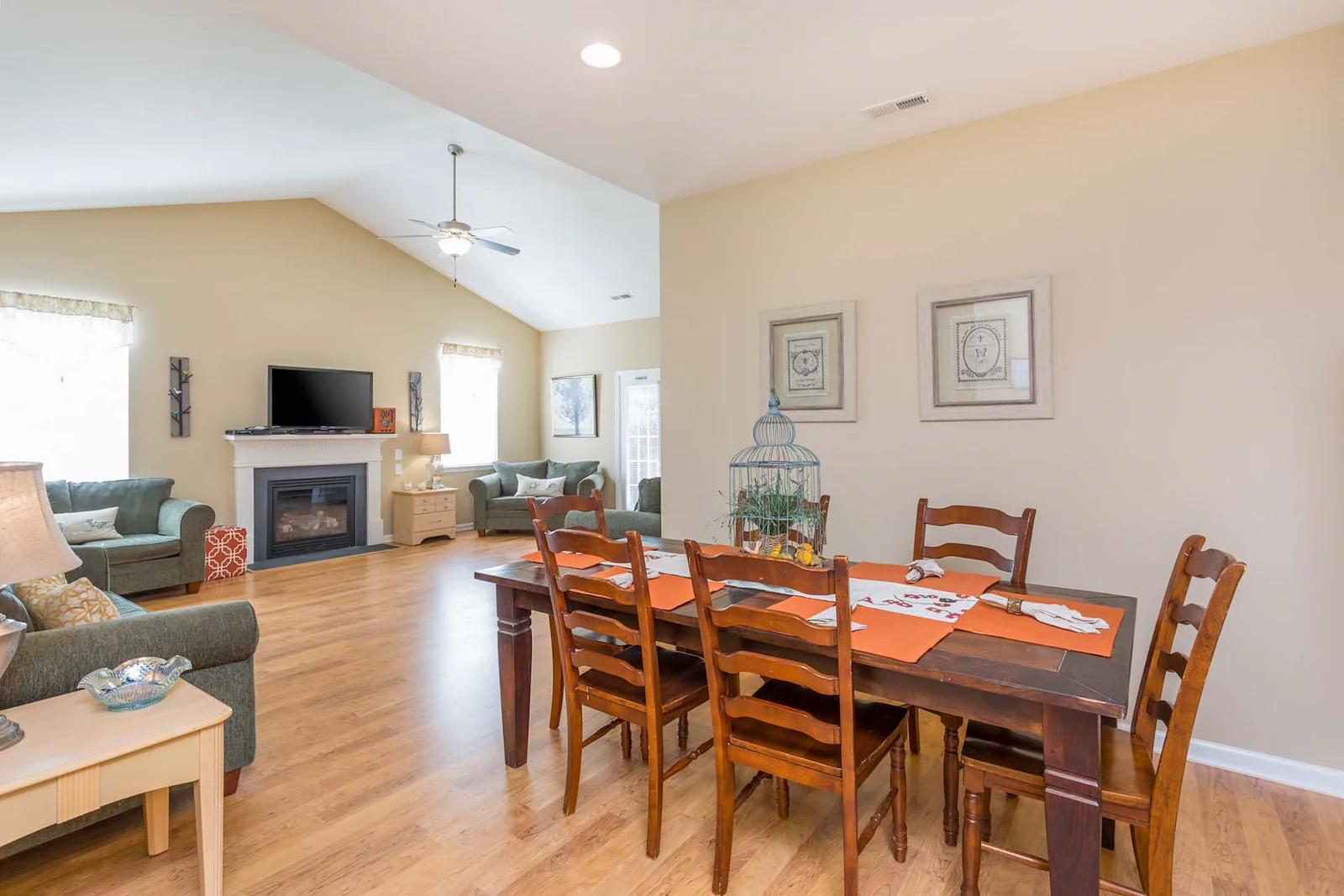 Image of Avendelle at Lazy River (7)