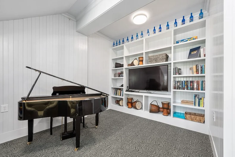 Pineview Cottage Assisted Living and Memory Care Entertainment Room