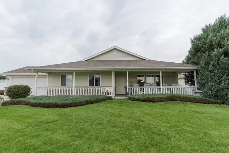 Image of Ashley Manor - Evans 1 (1)