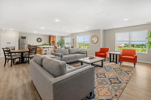 Image of Deville Manor Senior Living (2)