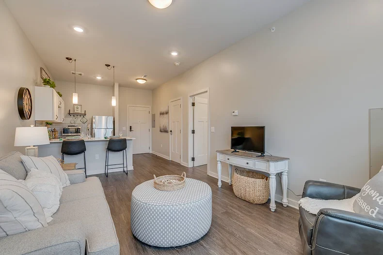 Image of Everlan of Louisville (3)