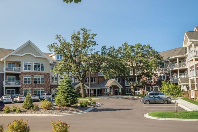 Image of Applewood Pointe of Shoreview Cooperative (2)