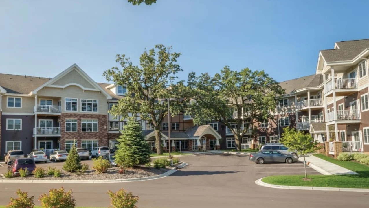 Image of Applewood Pointe of Shoreview Cooperative (2)