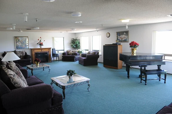 Image of Lakeside Manor (6)