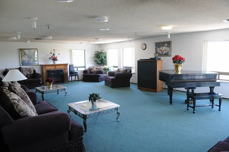 Image of Lakeside Manor (6)