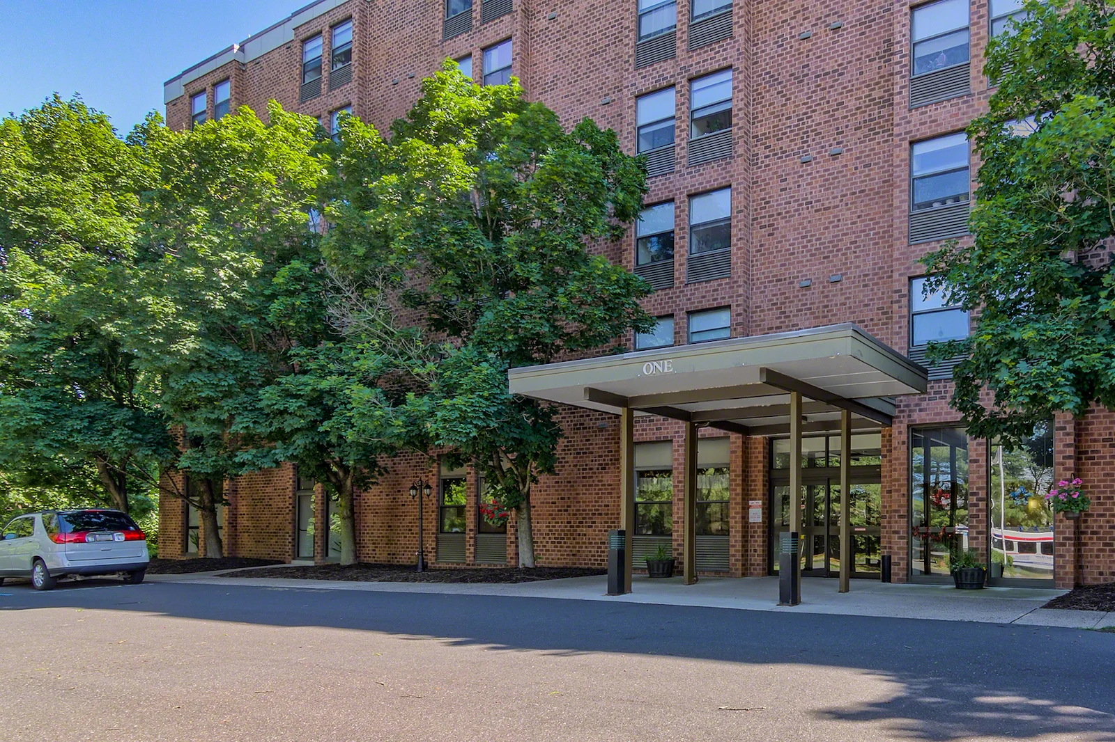 Image of Charter Arms Apartments (4)