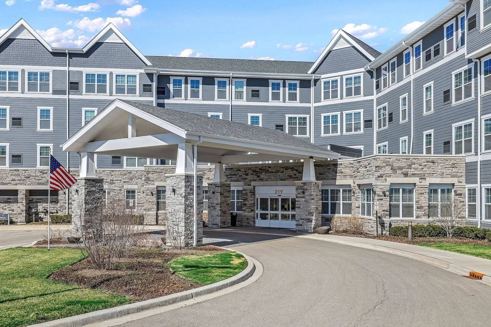 Alto Wheaton, senior living community offering assisted living, memory care, and respite care in Wheaton, IL, front entrance
