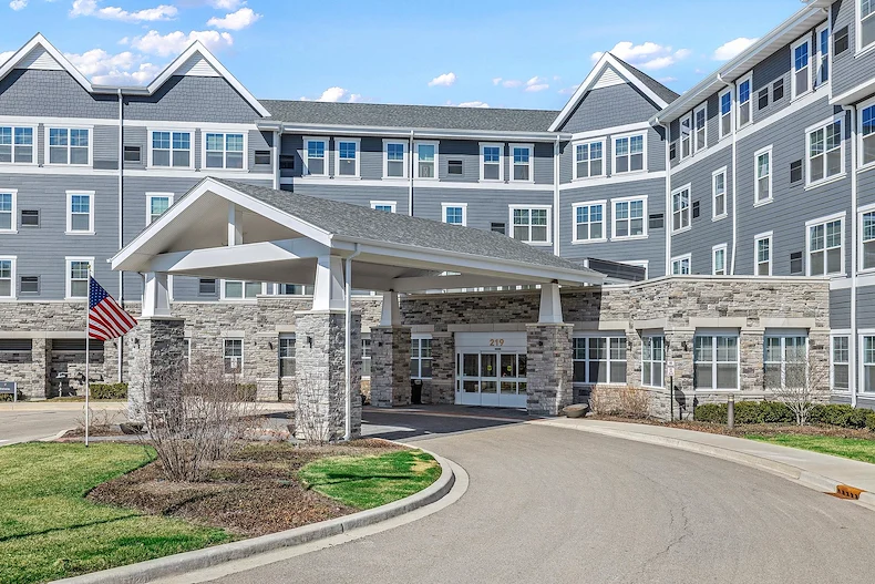 Alto Wheaton, senior living community offering assisted living, memory care, and respite care in Wheaton, IL, front entrance
