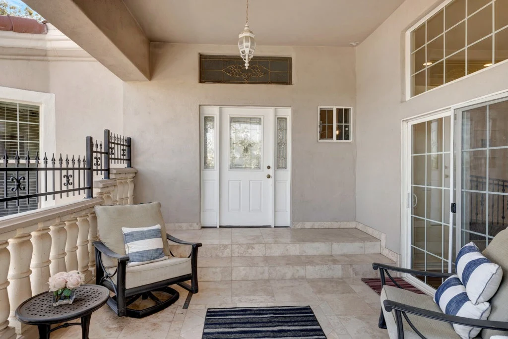 Image of Valencia at 19th Pl. #2 (10)