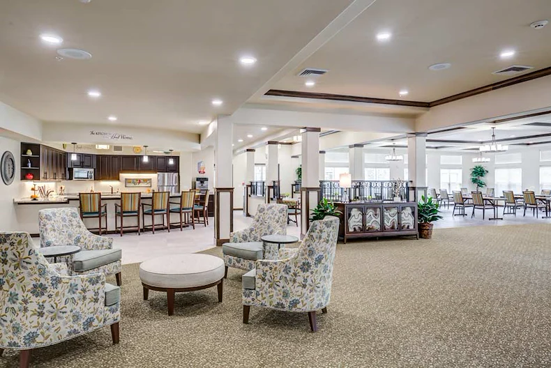 Bella Vista Gracious Retirement Living Hawthorn Senior Independent Living in Asheville, North Carolina community room