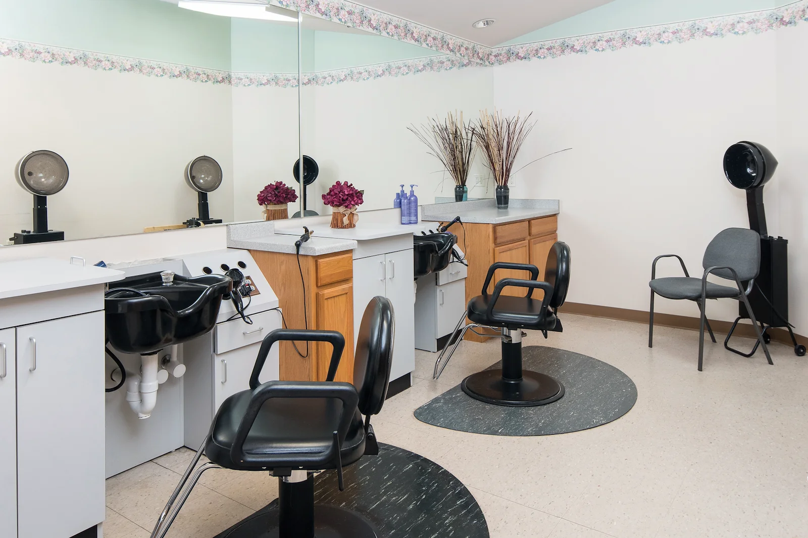 Park Vista Retirement Living – Waupaca, WI, salon