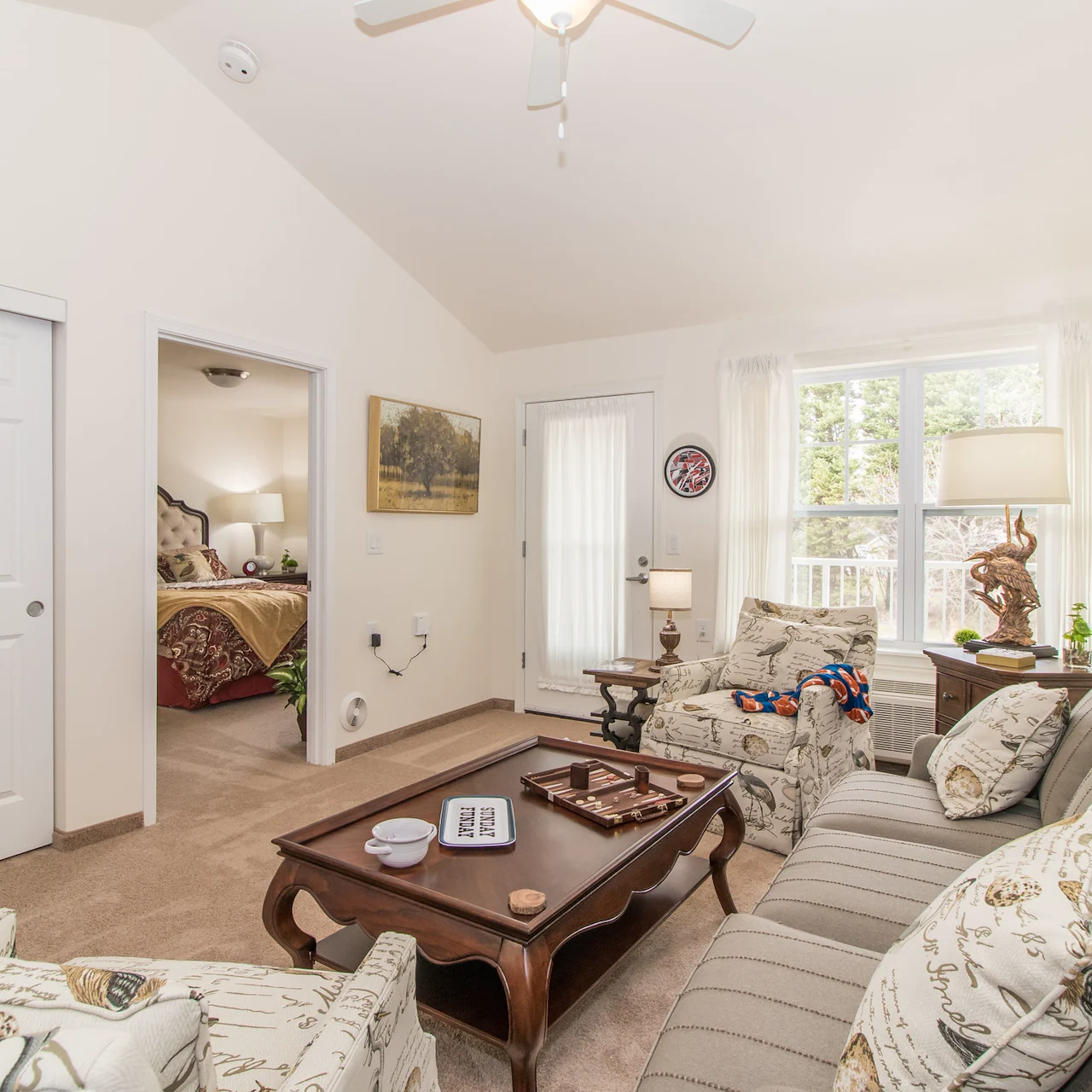 Julian Estates Gracious Retirement Living Hawthorn Senior Independent Living in Puyallup, Washington apartment living room