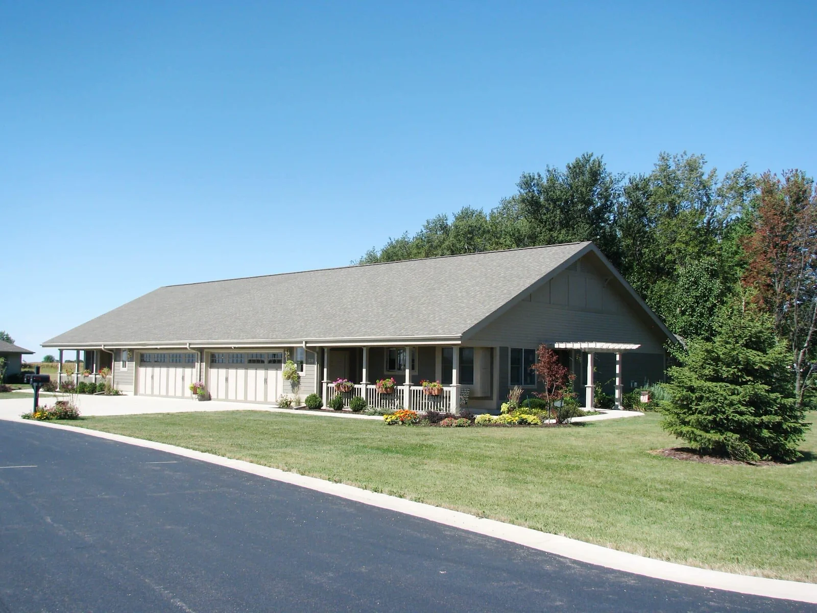 Image of Allure of Pinecrest Village Mt. Morris Independent Living (1)