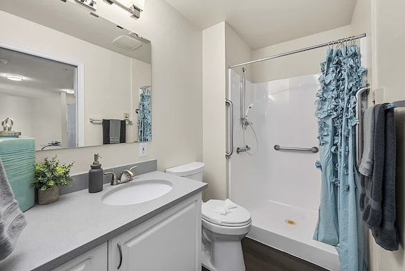 Chateau Pacific Lynnwood, WA, apartment bathroom