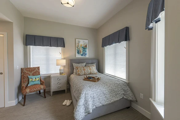 Alto Evergreen Walk, senior living community offering assisted living, memory care, and respite care in South Windsor, CT, apartment bedroom