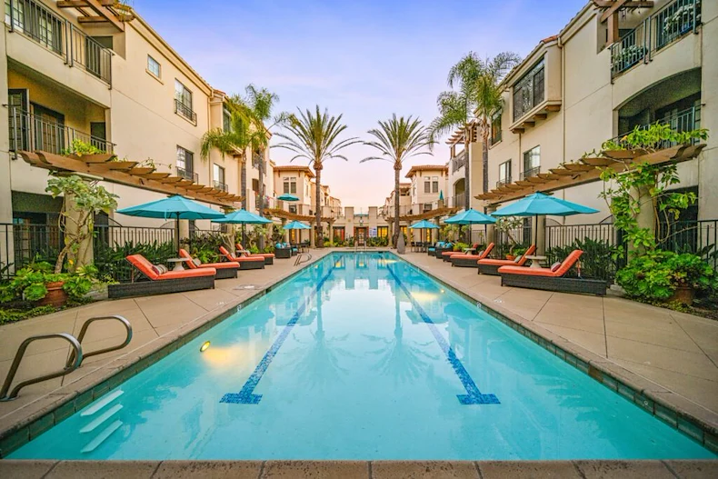 Image of La Vida Real (9)