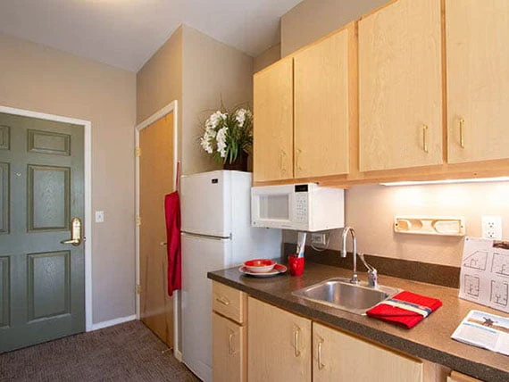 Avamere at St. Helens senior living community offering independent living, assisted living, memory care, and respite care in St. Helens, OR, apartment kitchenette