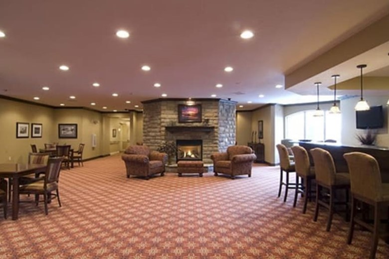 Image of Armour Oaks Senior Health & Rehab (5)