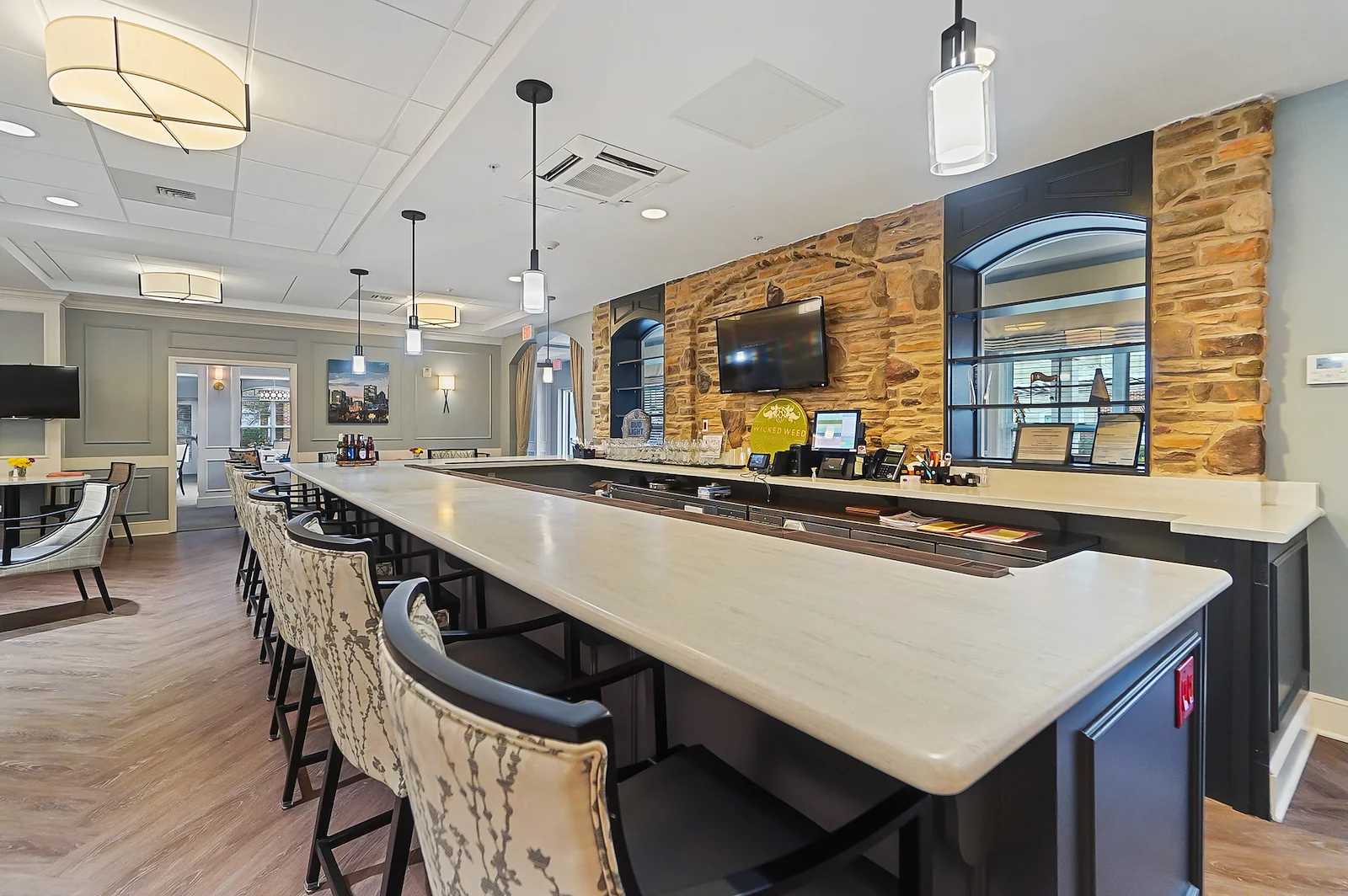 Brightmore of South Charlotte senior living community offering independent living, assisted living, and memory care in Charlotte, NC, bar area with countertop and barstool seating