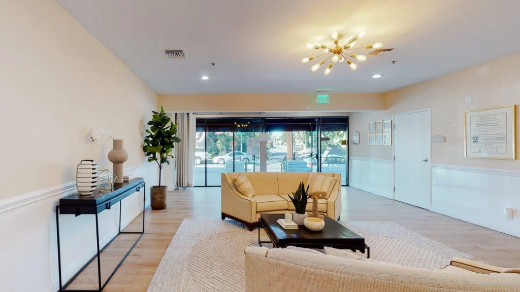 Image of Savant of Burbank East (2)