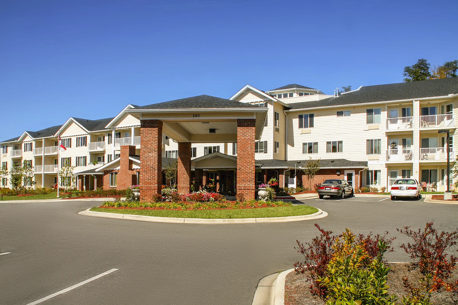 Image of Holiday Crescent Heights (1)
