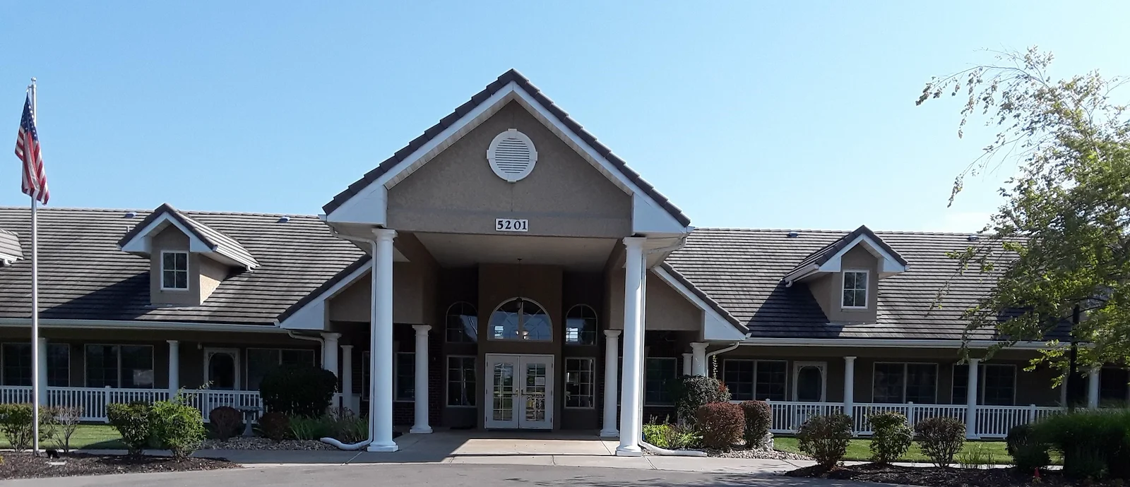 Image of Colonial Oaks at Leawood (1)