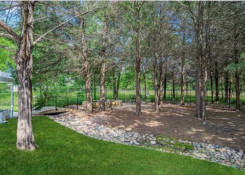 Image of Silver Leaf Denison on Crawford (8)