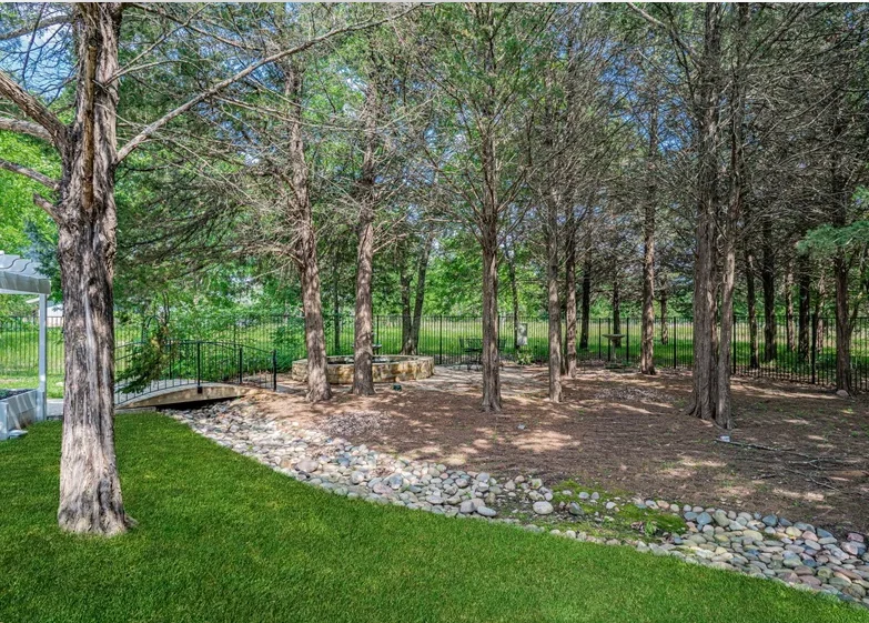 Image of Silver Leaf Denison on Crawford (8)