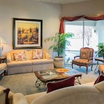 Las Fuentes Resort Village senior living in Prescott, AZ offering independent living, assisted living, and memory care, sitting area