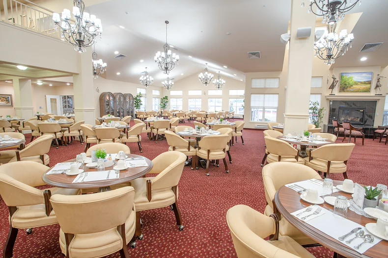 Maple Ridge Gracious Retirement Living Hawthorn Senior Independent Living in Cedar Park, Texas community dining room