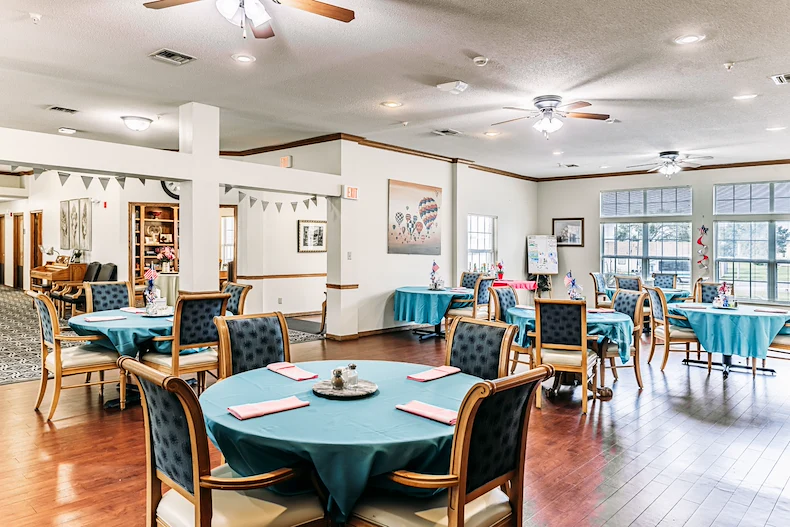 Alderbrook Village assisted living community in Arkansas City, KS, dining room