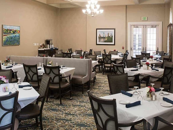 Parkway Place Senior Living dining room