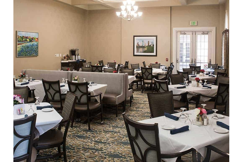 Parkway Place Senior Living dining room