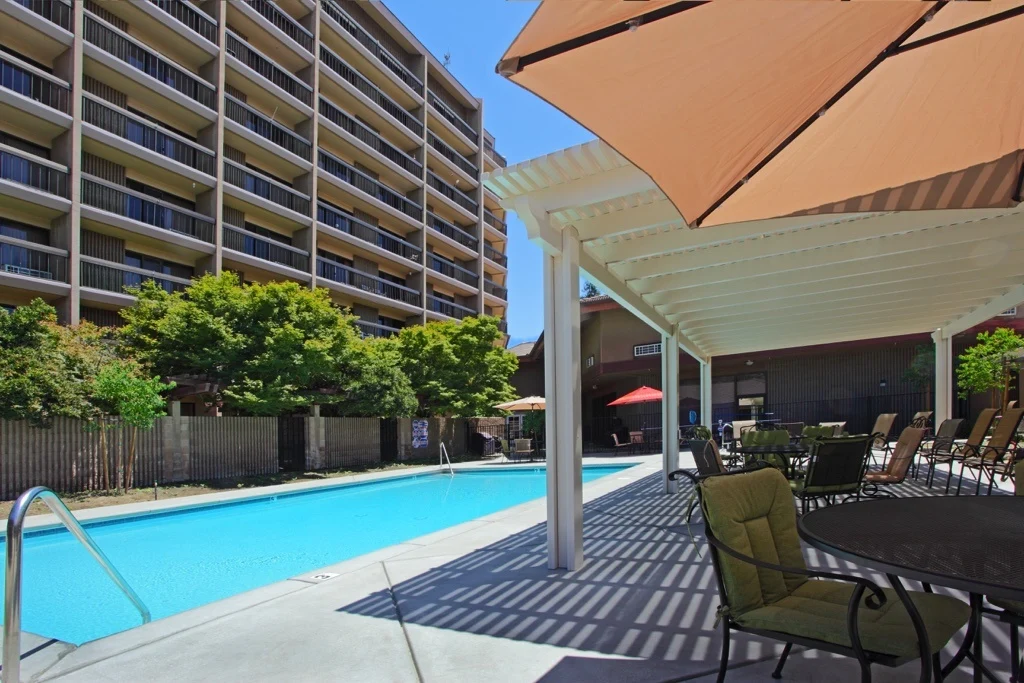 Rosewood Senior Living in Bakersfield, CA, outdoor pool and sitting area