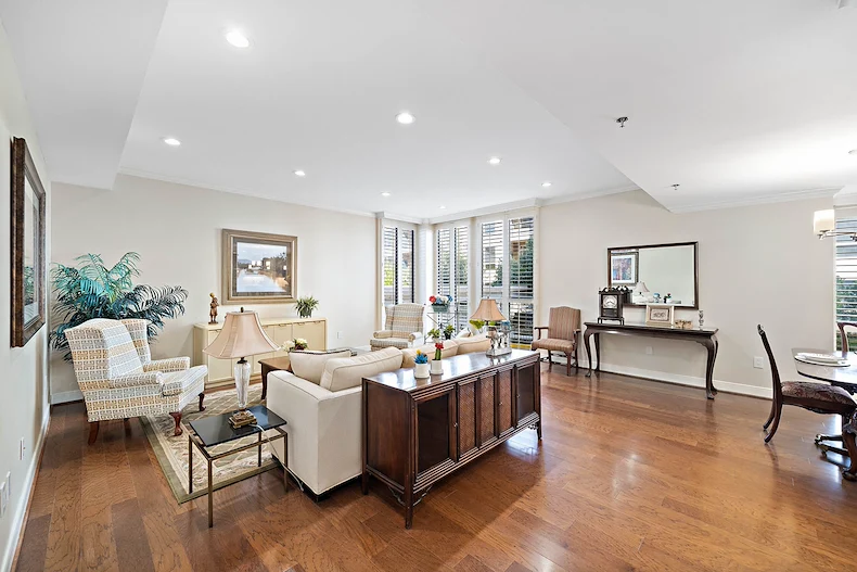 Image of The Hallmark (8)