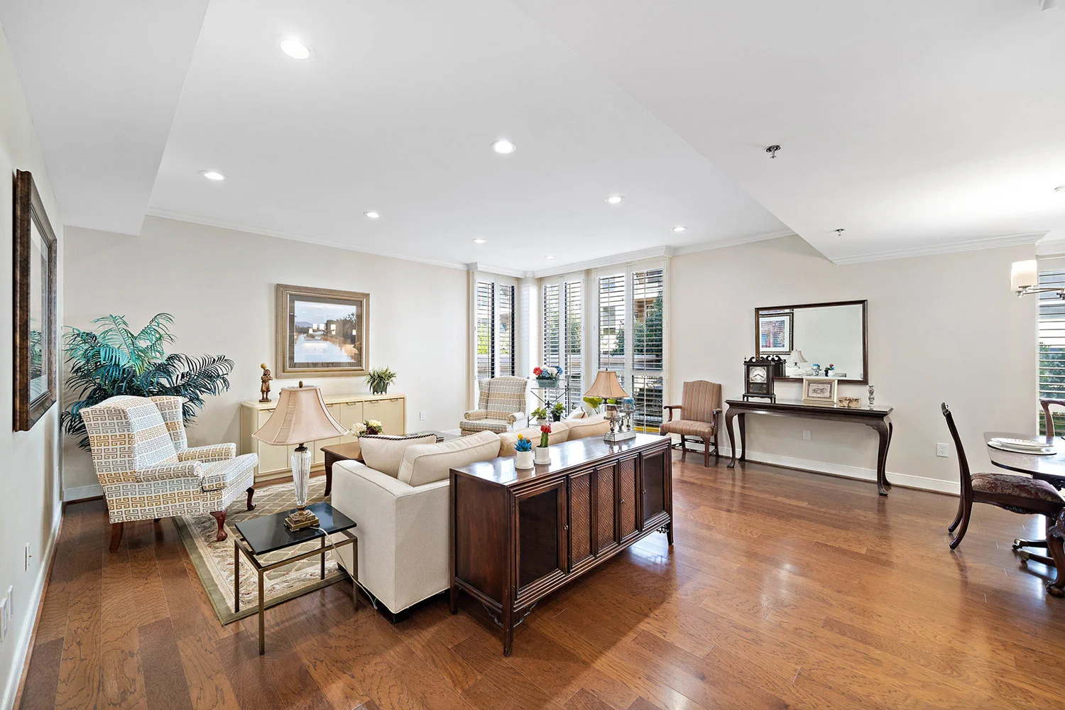 Image of The Hallmark (8)