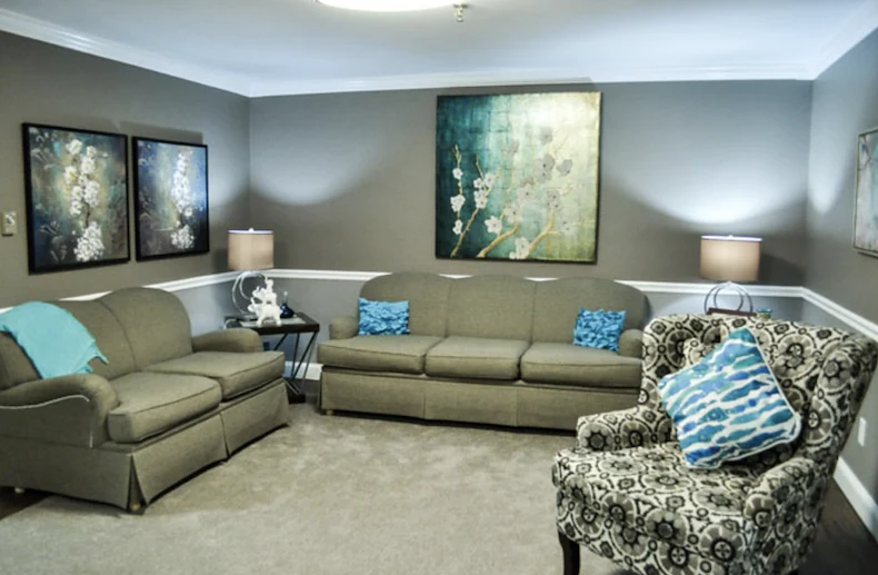 American House Westland Venoy senior living community offering independent living, assisted living, and respite care in Westland, MI, living room