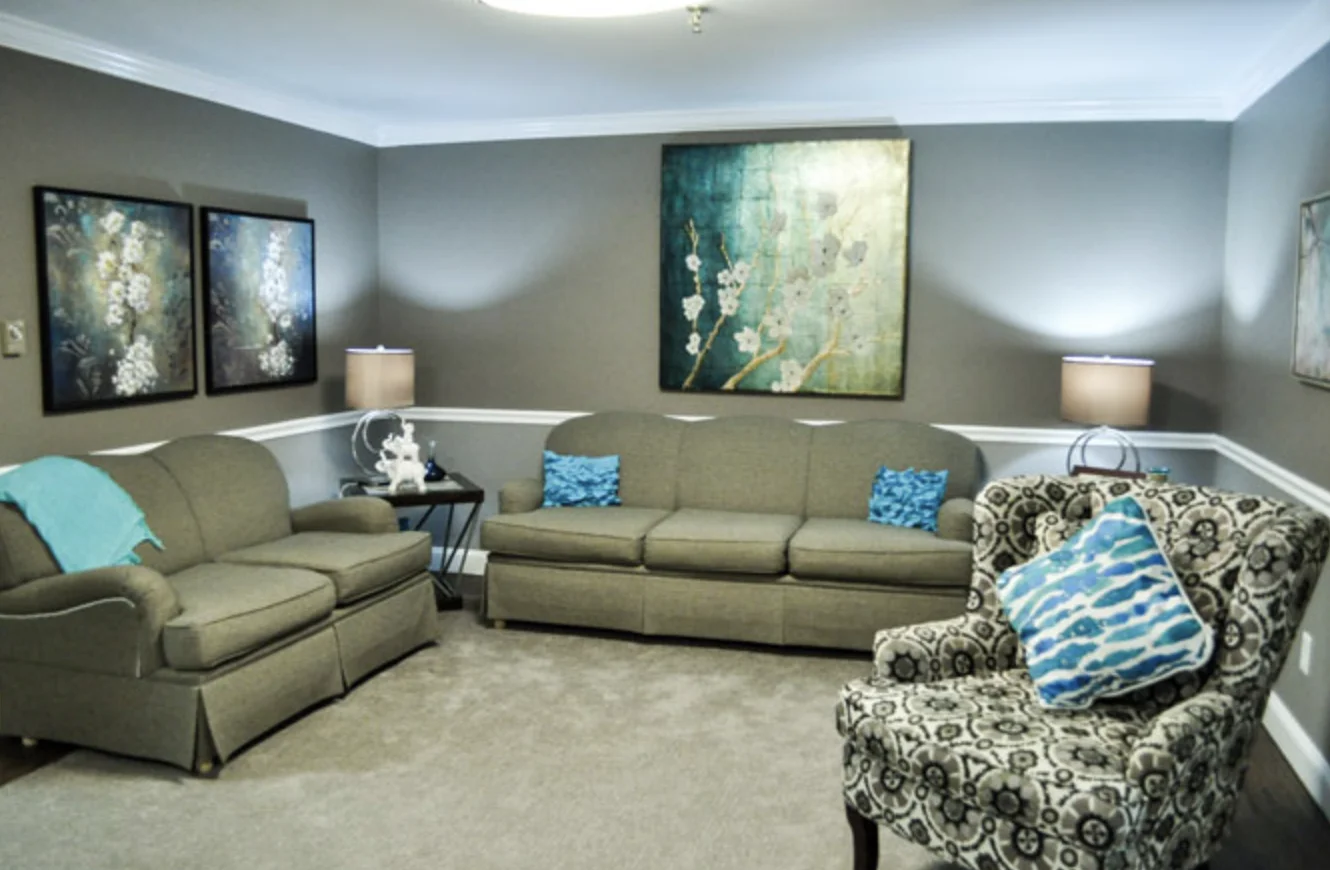 American House Westland Venoy senior living community offering independent living, assisted living, and respite care in Westland, MI, living room