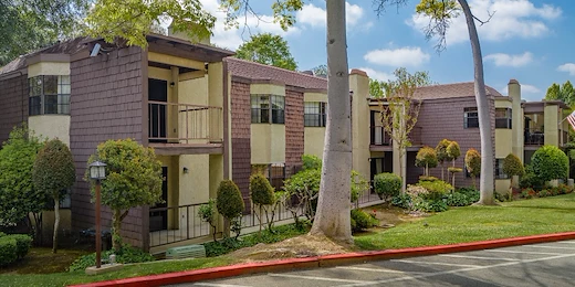 The Oaks of Pasadena independent living building exterior