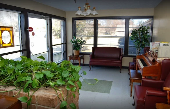 Image of Oak Manor Of Commerce Nursing And Rehabilitation (2)