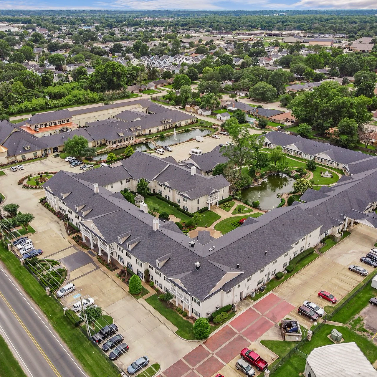 The Chateaus at Montclair Senior Memory Care in Shreveport, LA drone view
