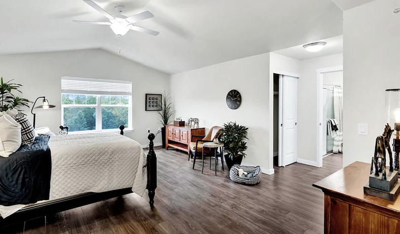 Sequoia Grove Gracious Retirement Living Hawthorn Senior Independent Living in Granite Bay, California bedroom