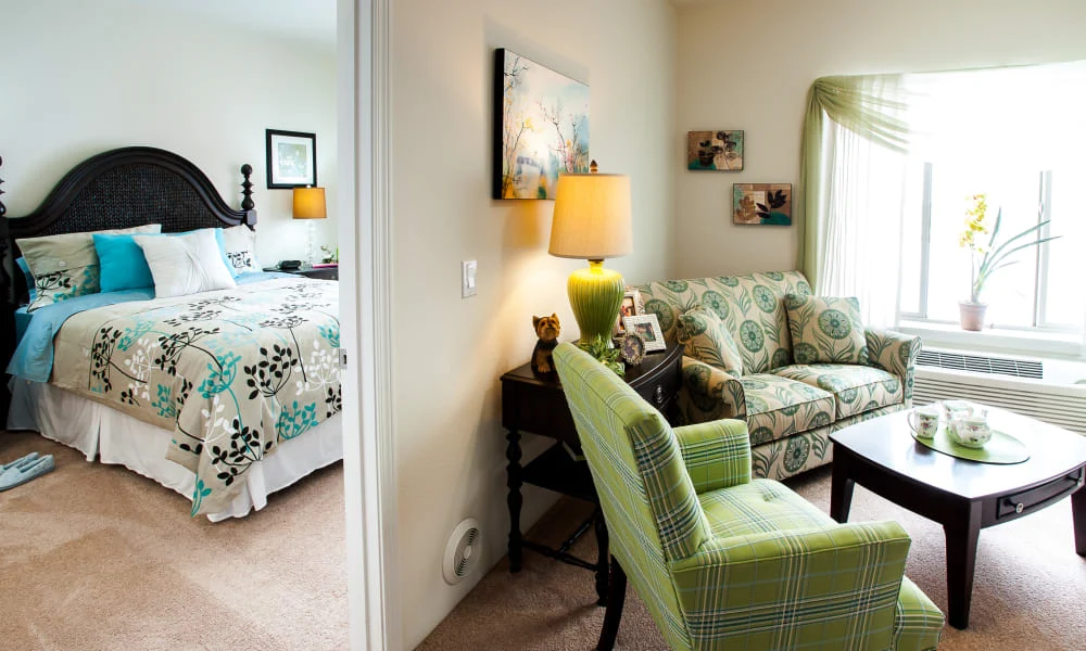 The Oaks Gracious Retirement Living Hawthorn Senior Independent Living in Georgetown, Texas apartment living room and bedroom