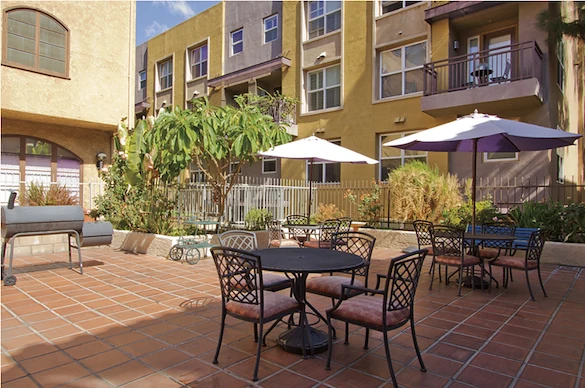 Image of Savant of Alhambra (3)