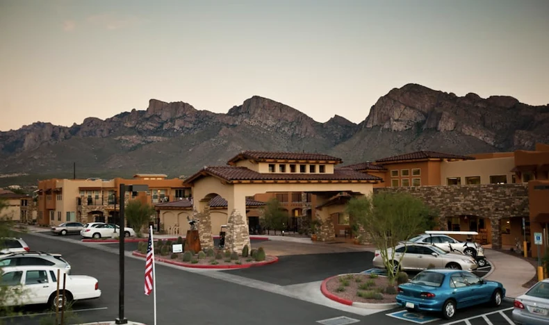 Desert Springs Gracious Retirement Living Hawthorn Senior Independent Living in Oro Valley, Arizona front exterior