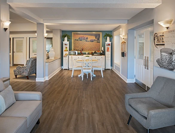 American House Farmington Hills, senior living community offering independent living, assisted living, memory care, and respite care in Farmington Hills, MI, informal refreshment area with seating