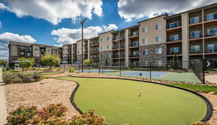 Image of Monarch (2)