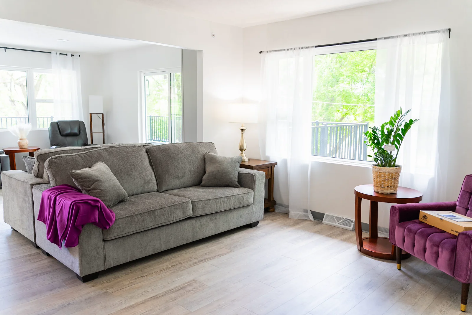 Legato Living Residential Memory Care at Heartland Hills senior living community offering assisted living, memory care, adult day services, and respite care in Bellevue, NE, community lounging area