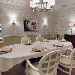 Dining area at the Waters of Eden Prairie